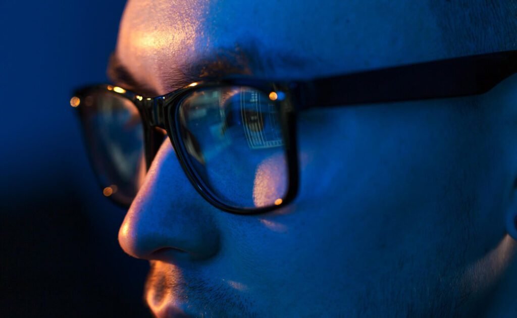 Óticas New Vision | Delivery de Lentes e Óculos em Natal - RN - Encontre lentes de contato, óculos e acessórios na Óticas New Vision. Delivery grátis na Grande Natal. Qualidade, tradição e atendimento especializado! Luz Azul